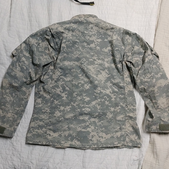Authentic Digital Camo Jacket - Picture 2 of 3